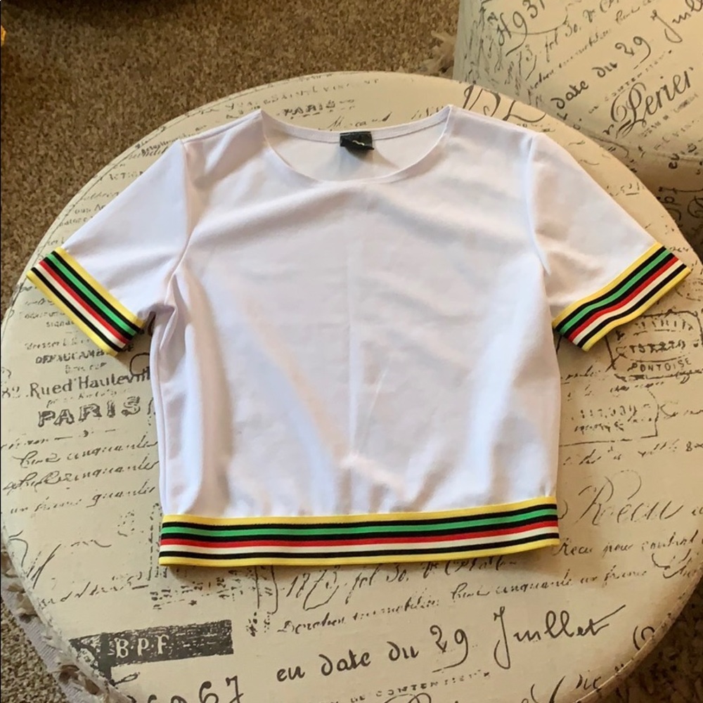 white cropped tee